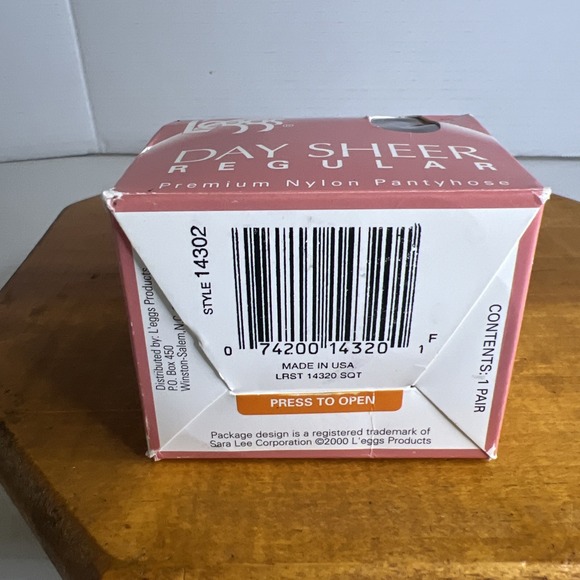 Vintage Leggs Day sheer Regular Nylon Pantyhose Panty Size Q Taupe - Picture 10 of 11